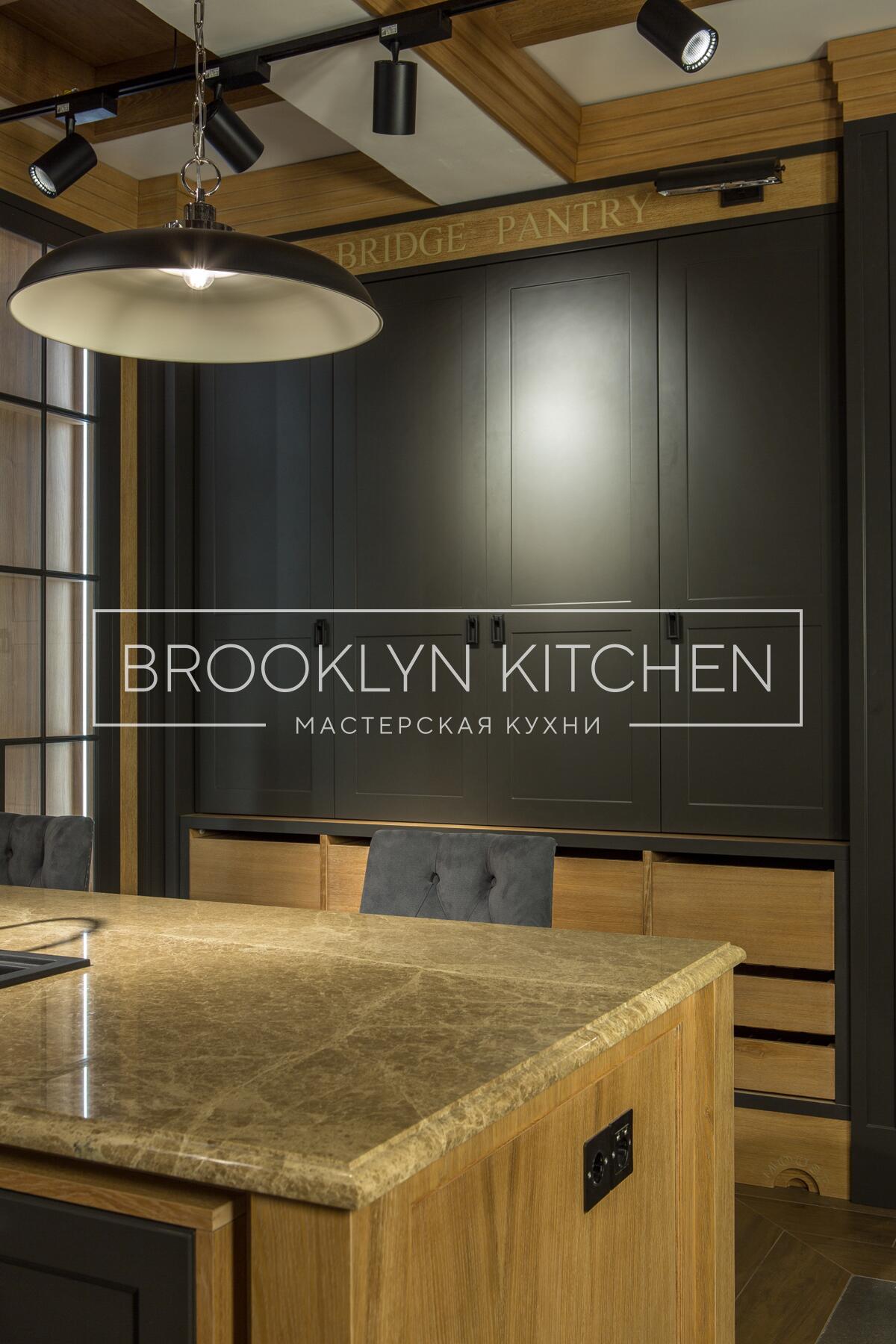 Многофункциональный остров с фасадами под эмалью и подсветкой