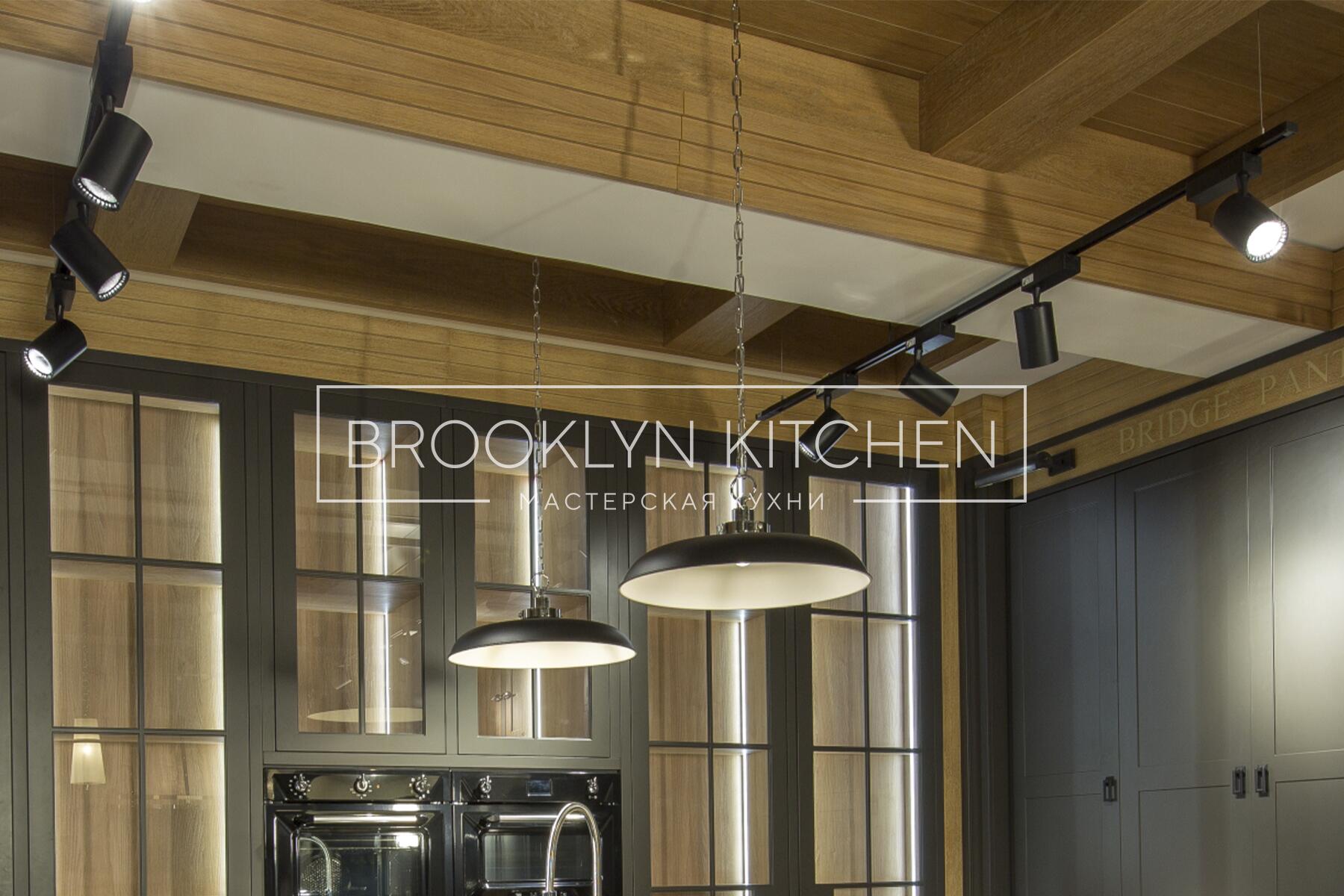 Многофункциональный остров с фасадами под эмалью и подсветкой