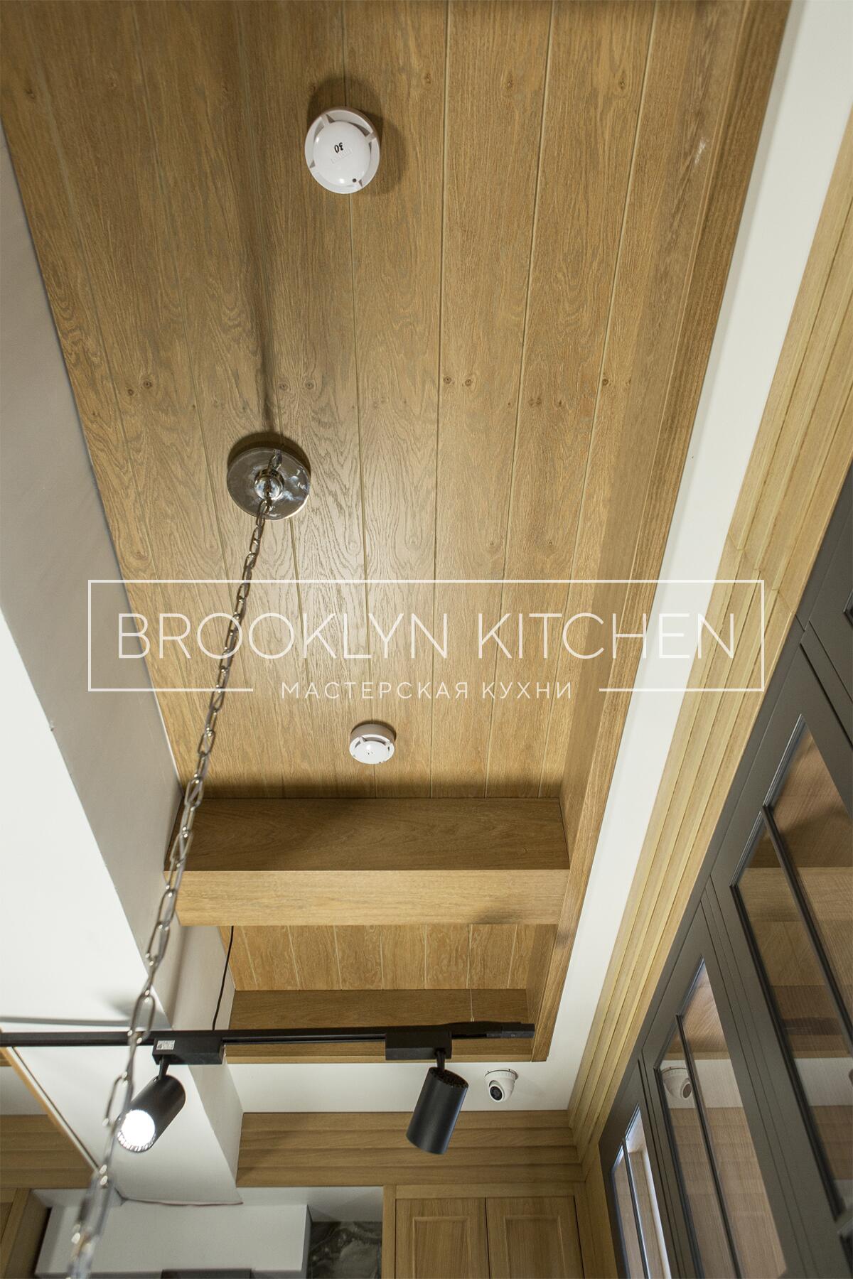 Многофункциональный остров с фасадами под эмалью и подсветкой