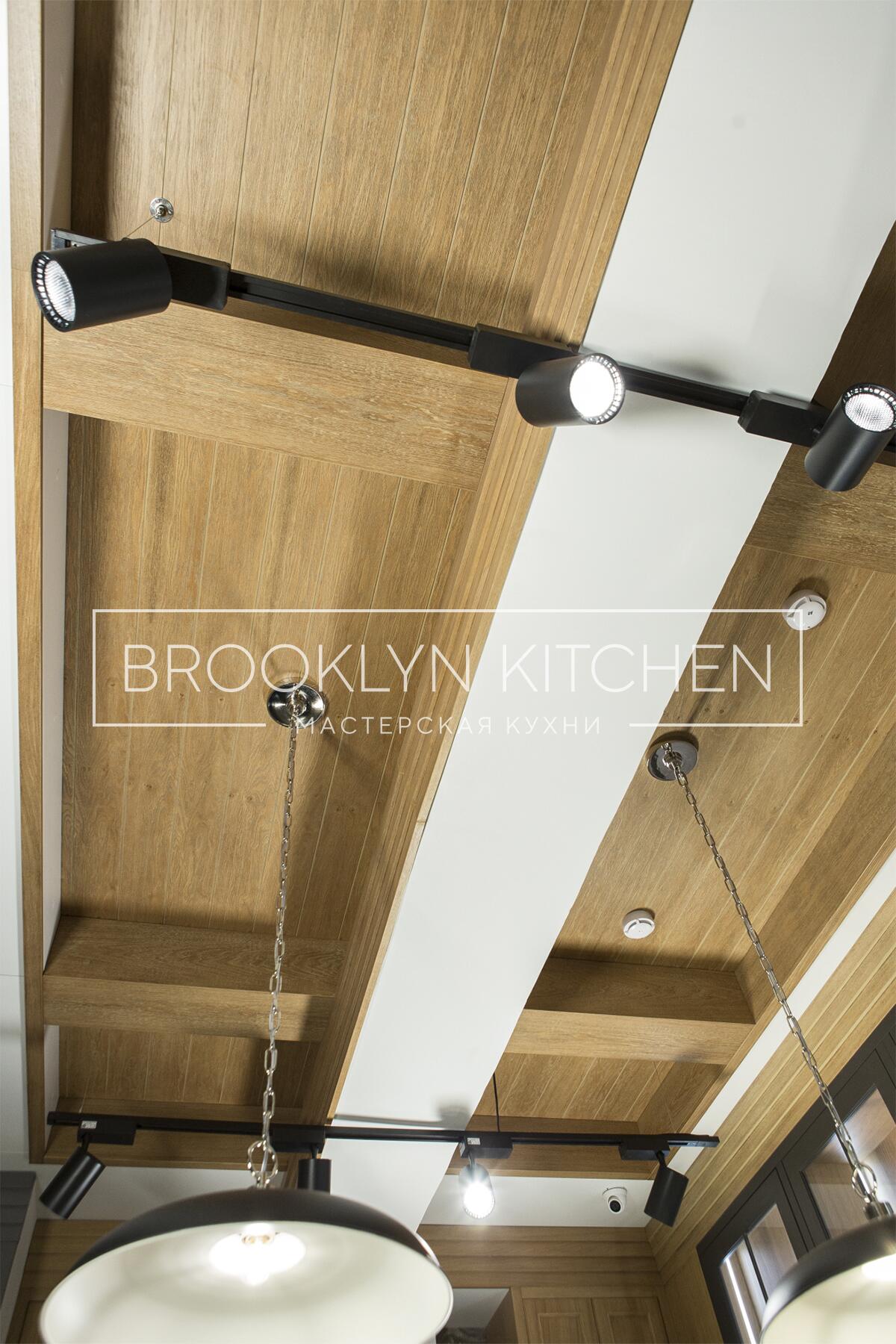 Многофункциональный остров с фасадами под эмалью и подсветкой