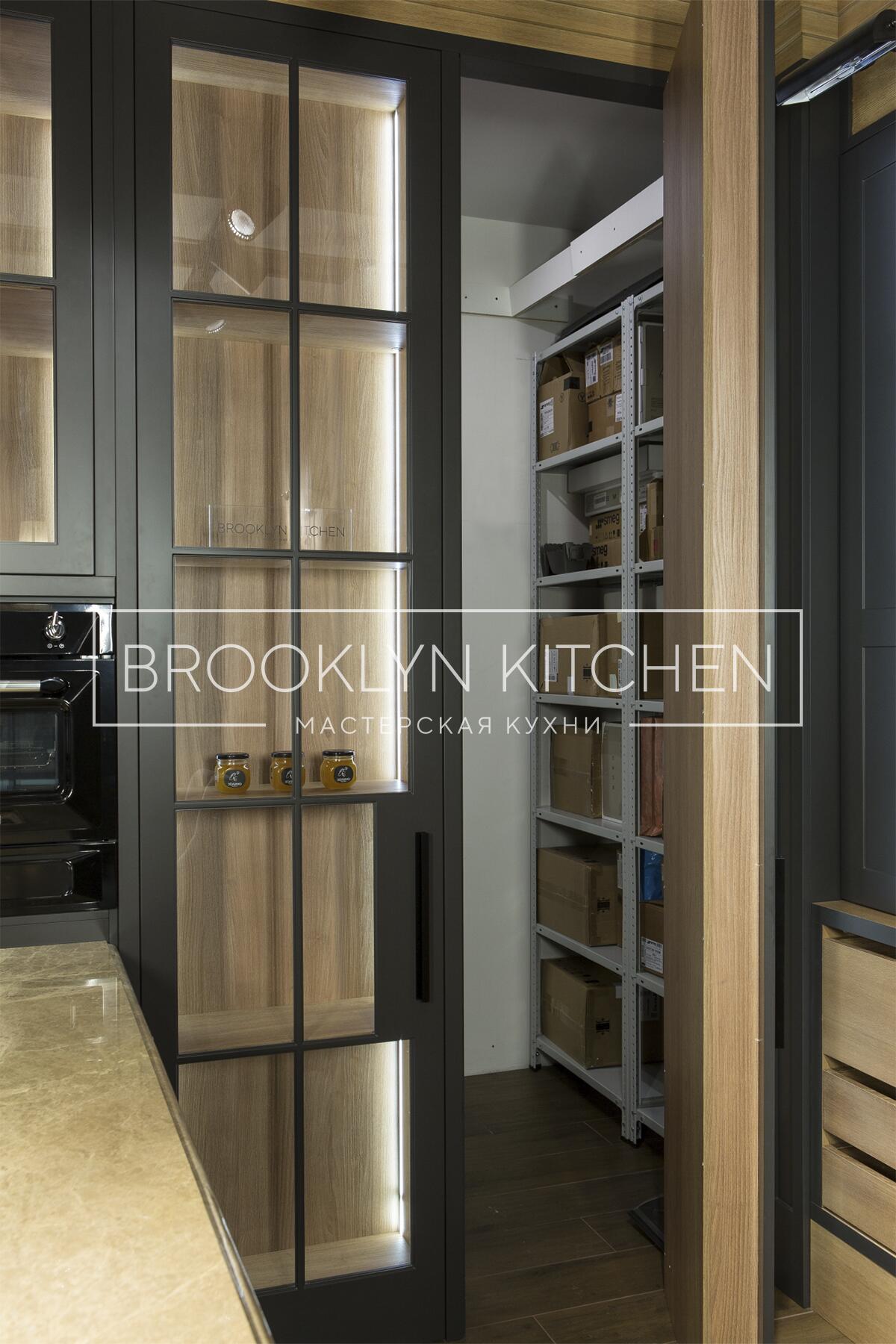 Многофункциональный остров с фасадами под эмалью и подсветкой