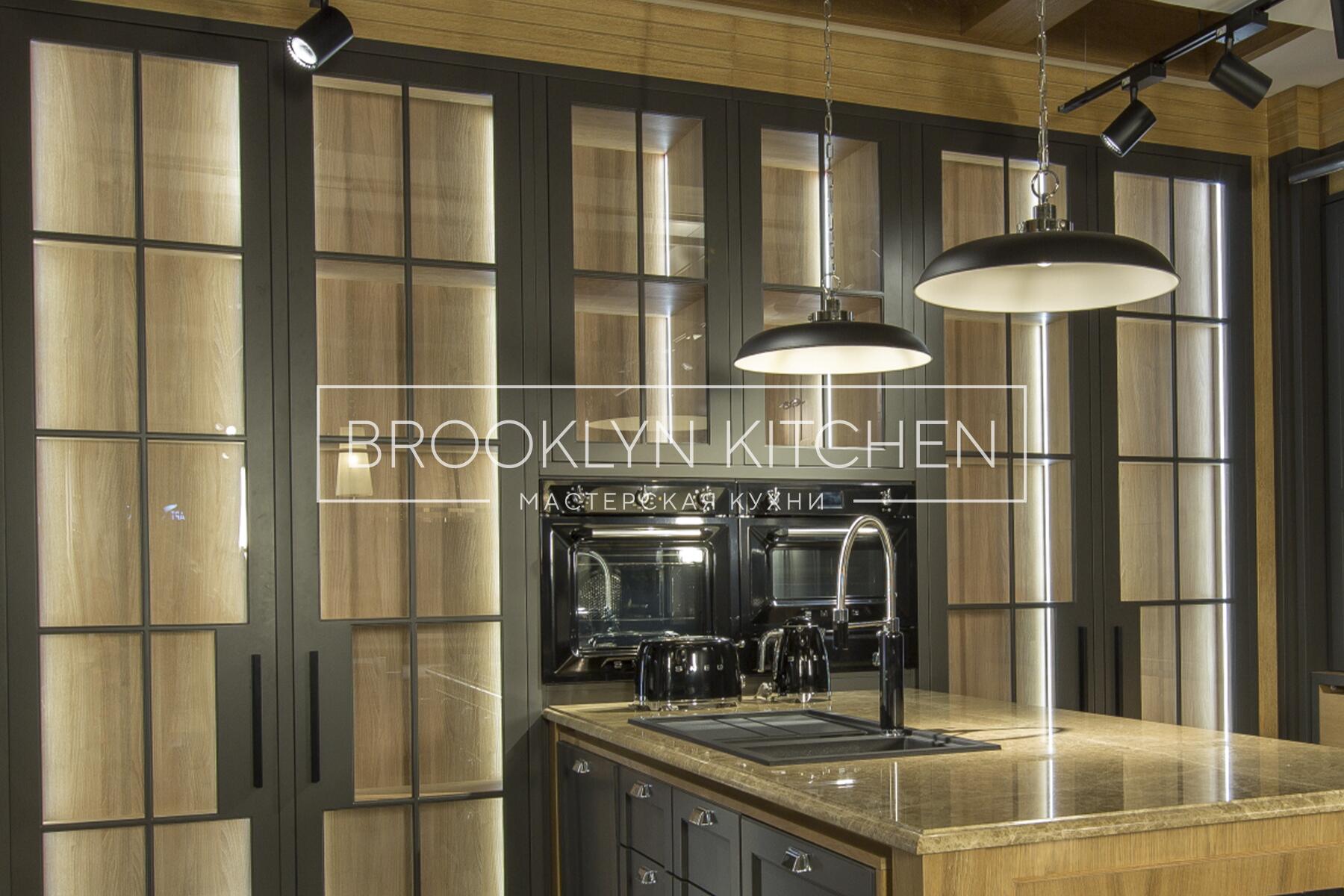 Многофункциональный остров с фасадами под эмалью и подсветкой