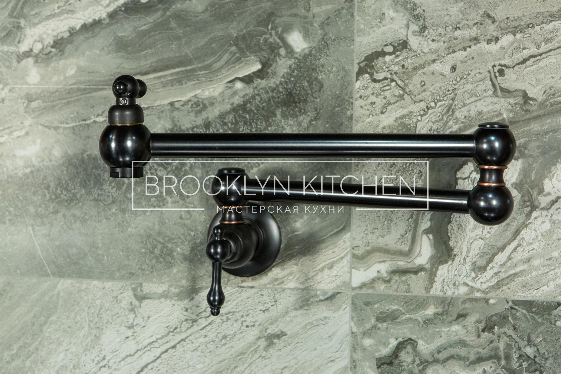 Многофункциональный остров с фасадами под эмалью и подсветкой