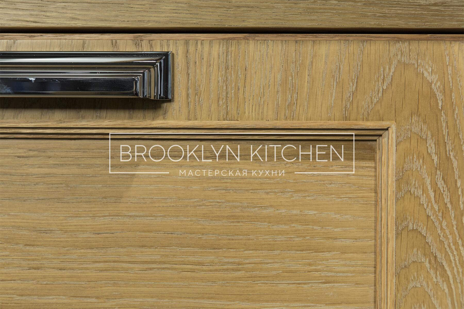 Многофункциональный остров с фасадами под эмалью и подсветкой