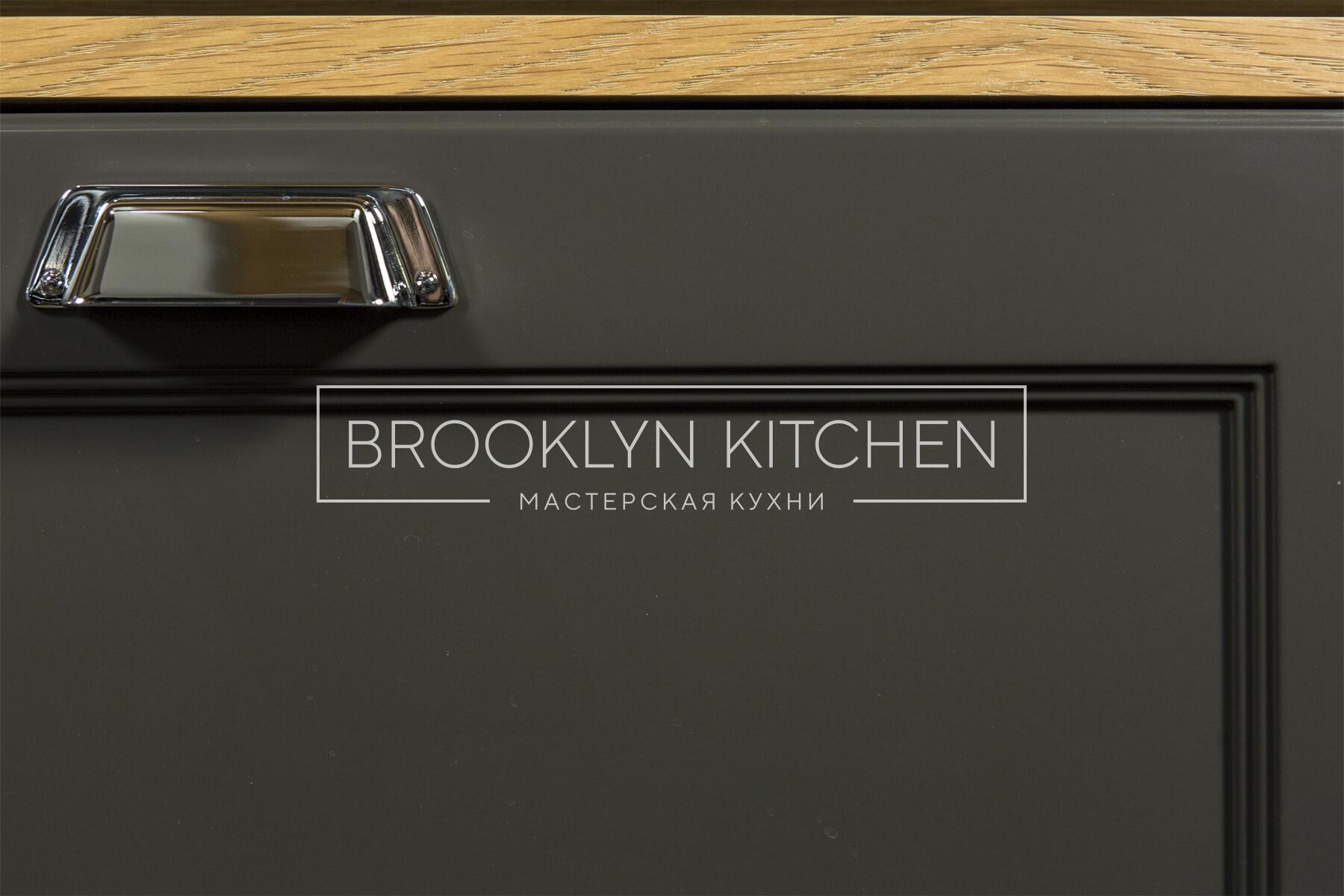 Многофункциональный остров с фасадами под эмалью и подсветкой