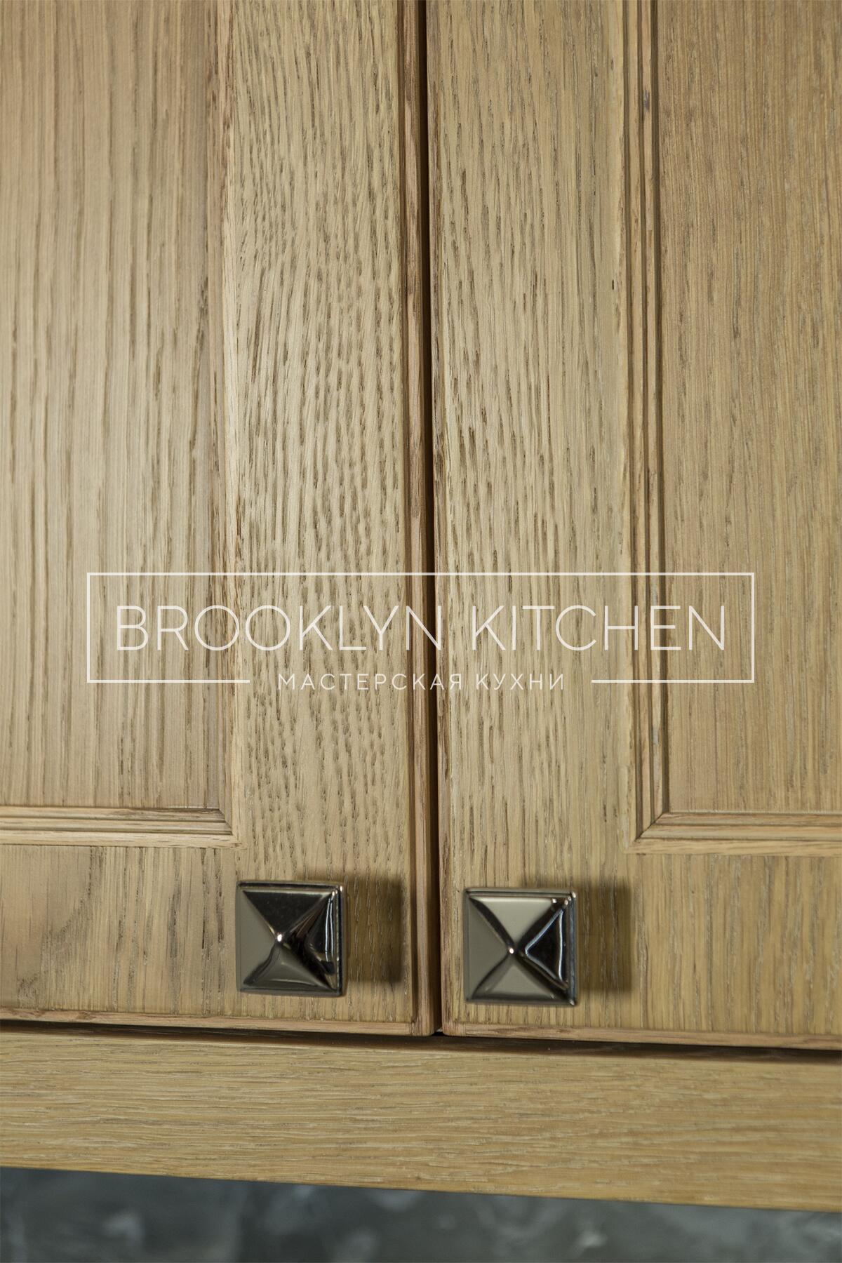 Многофункциональный остров с фасадами под эмалью и подсветкой