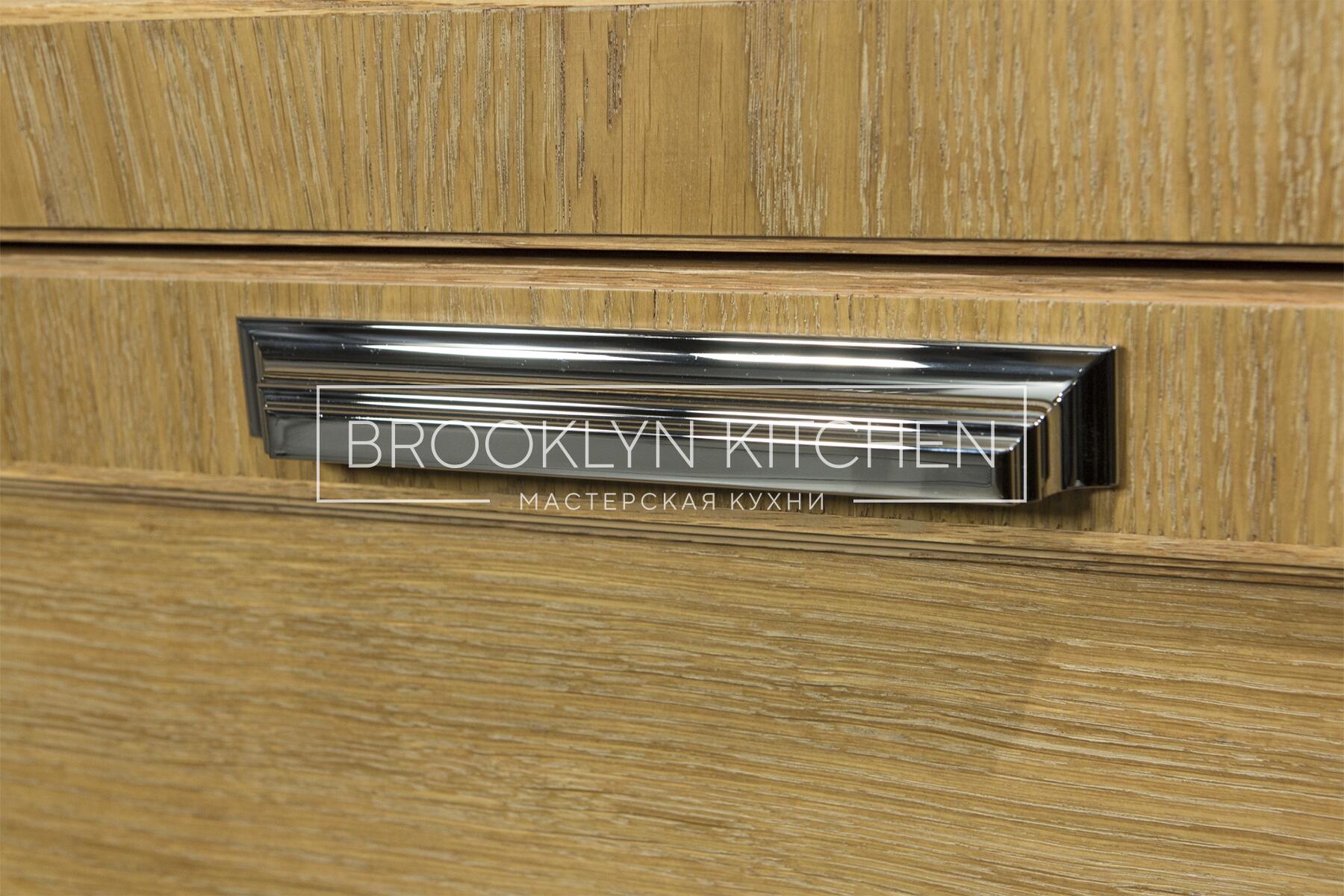 Многофункциональный остров с фасадами под эмалью и подсветкой