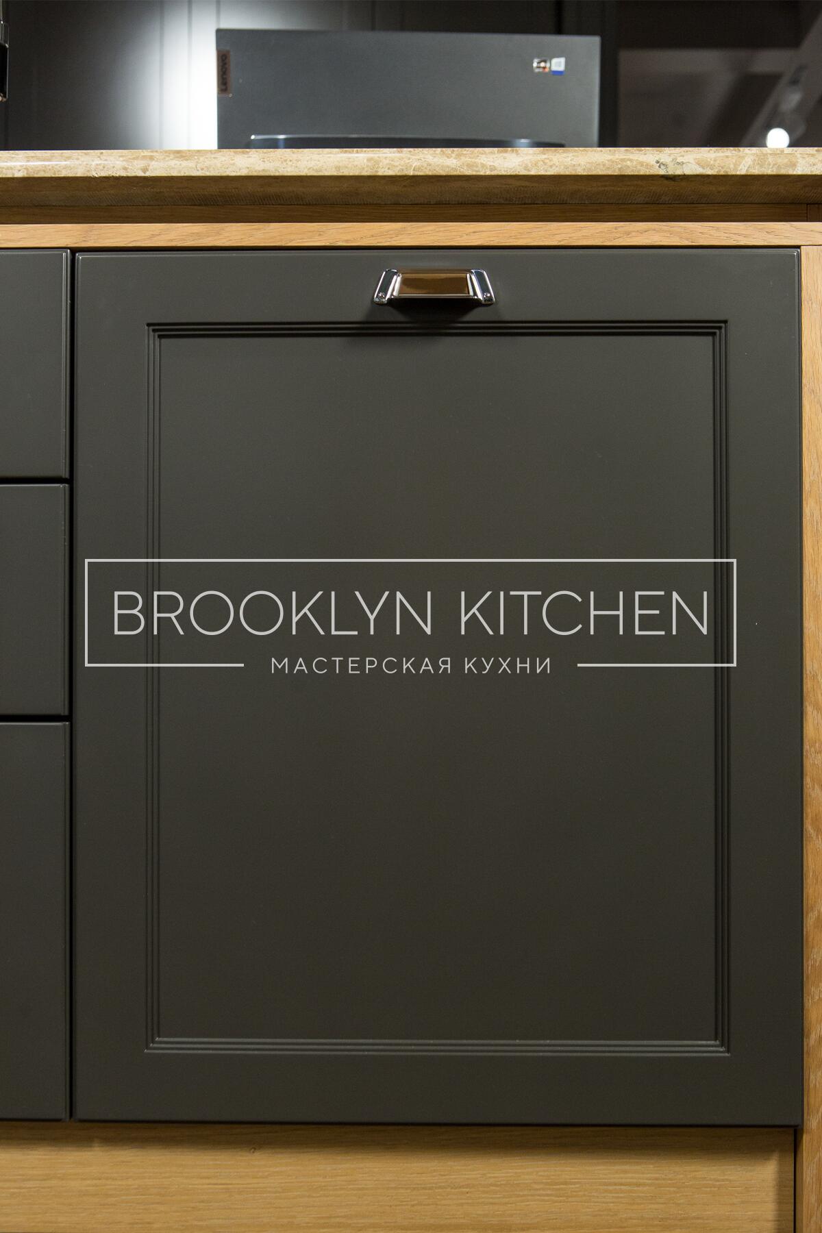 Многофункциональный остров с фасадами под эмалью и подсветкой