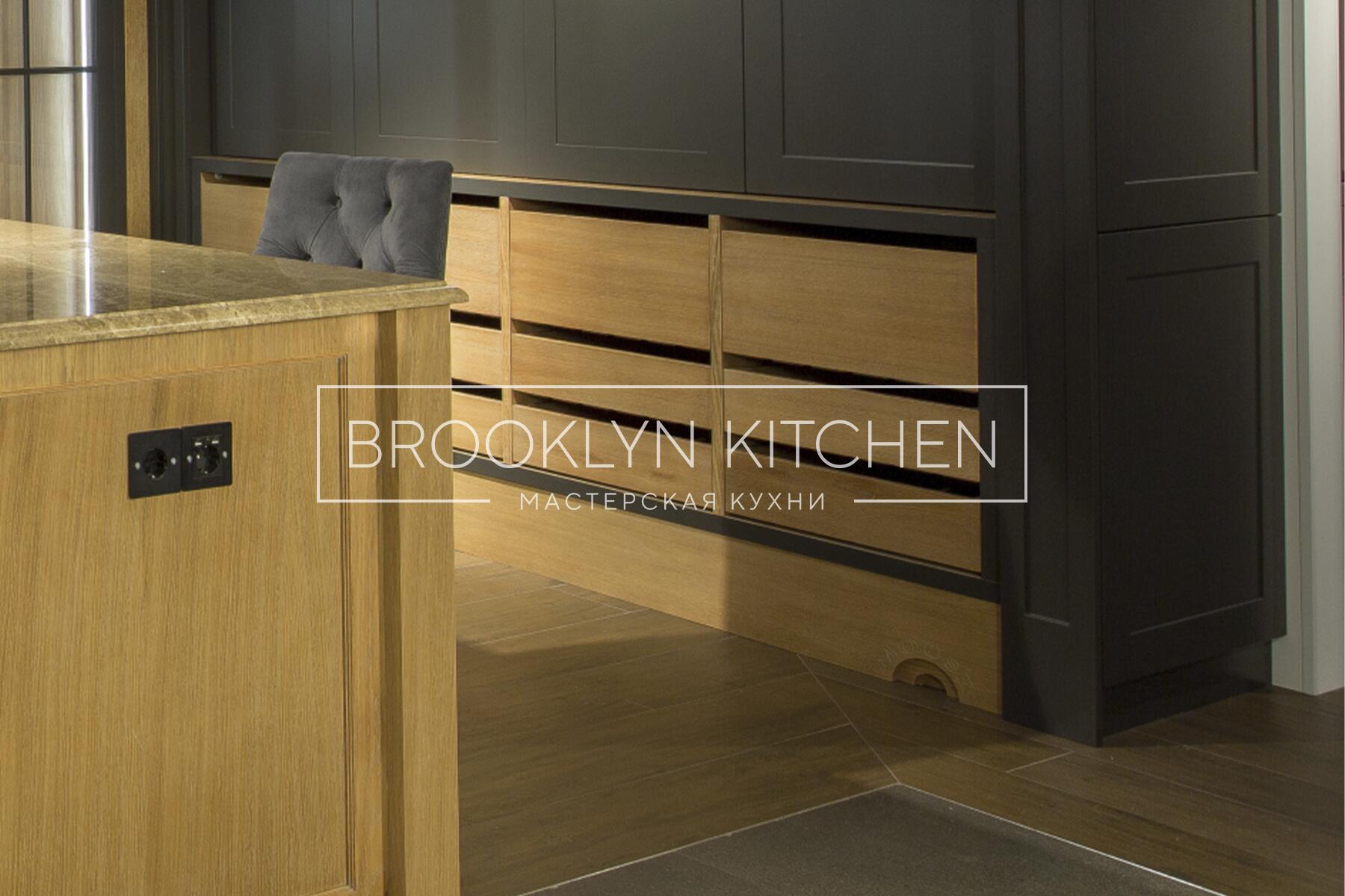 Многофункциональный остров с фасадами под эмалью и подсветкой