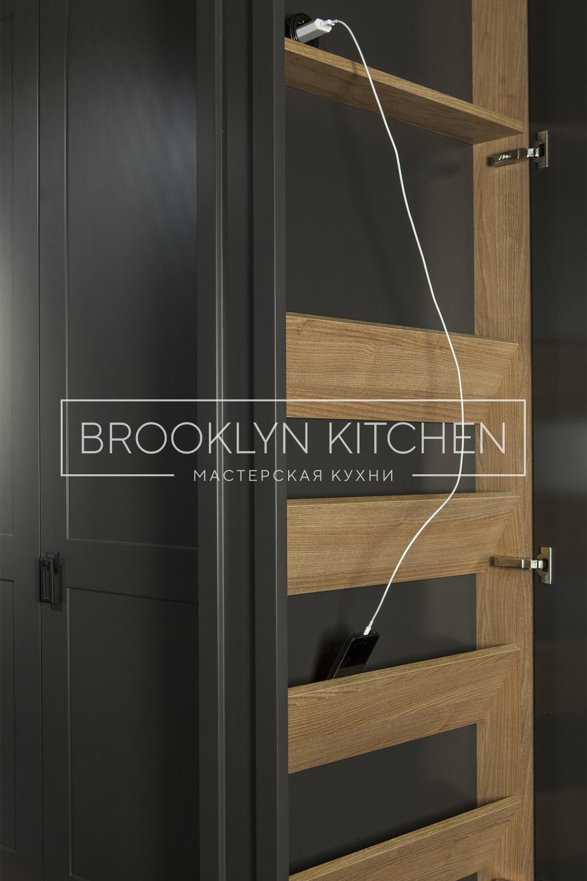 Многофункциональный остров с фасадами под эмалью и подсветкой