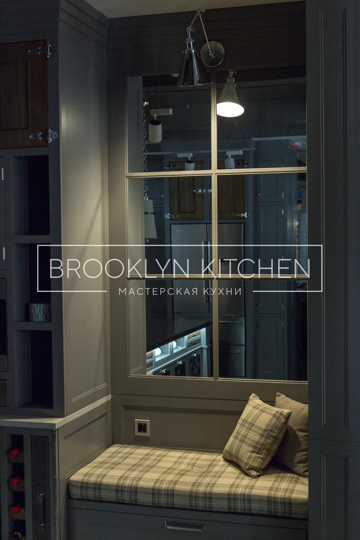 Многофункциональный остров с фасадами под эмалью и подсветкой