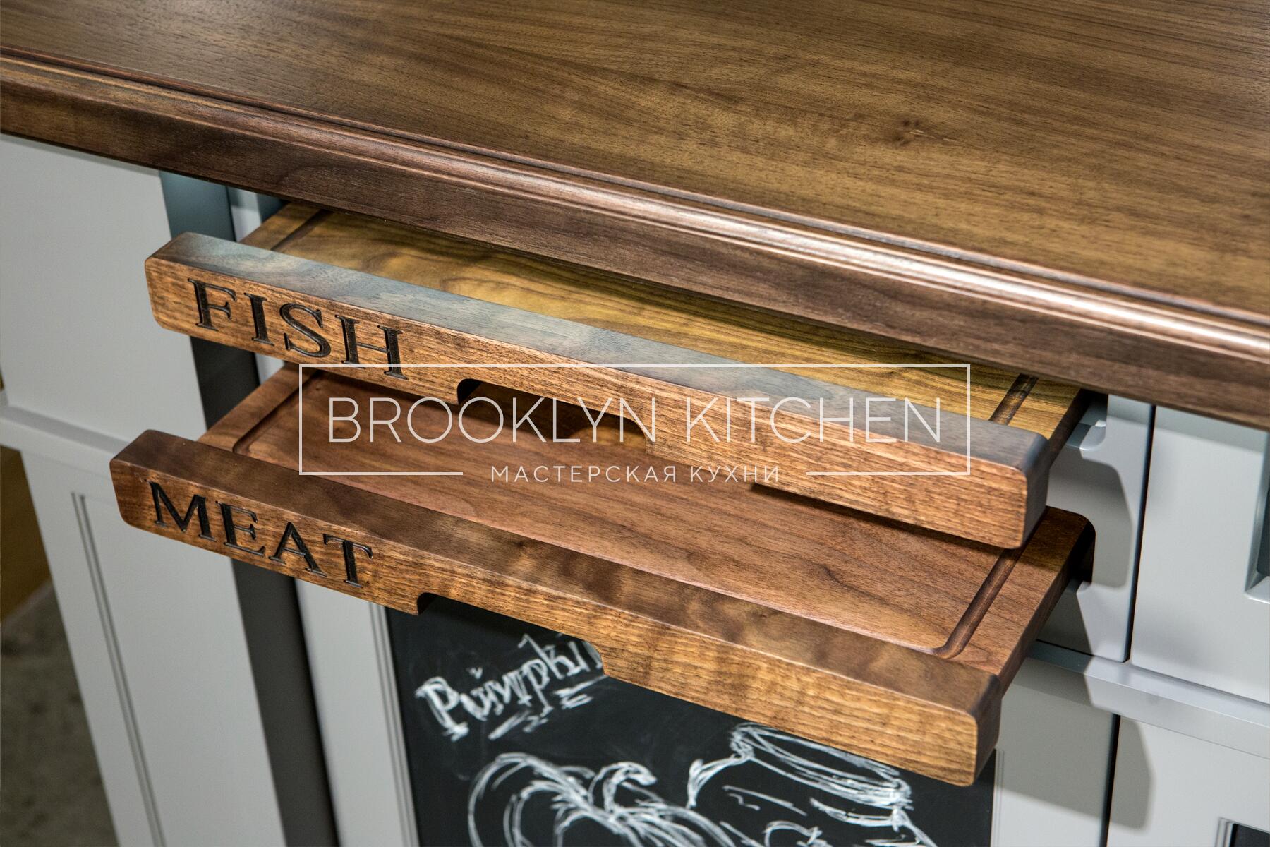 Многофункциональный остров с фасадами под эмалью и подсветкой