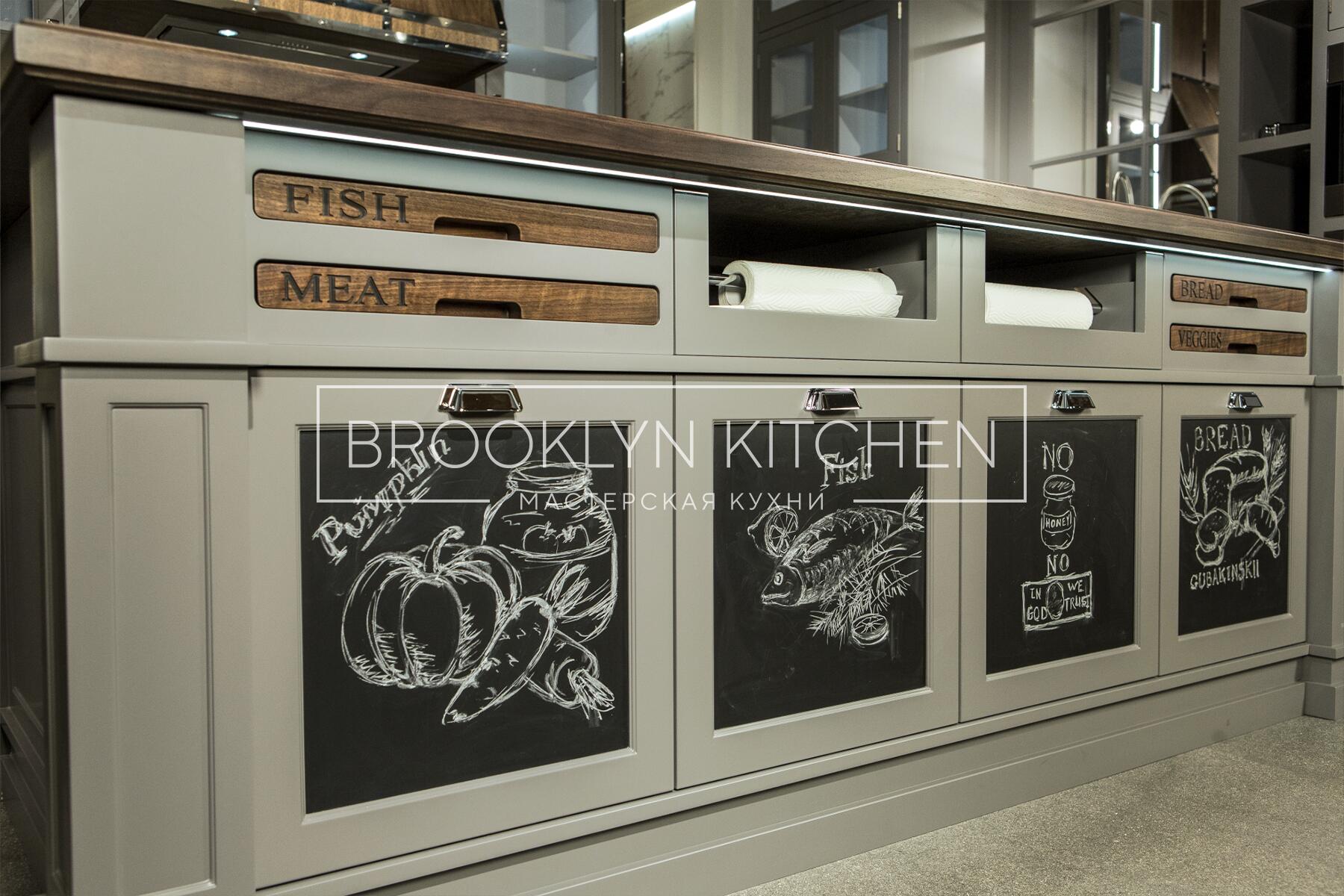 Многофункциональный остров с фасадами под эмалью и подсветкой