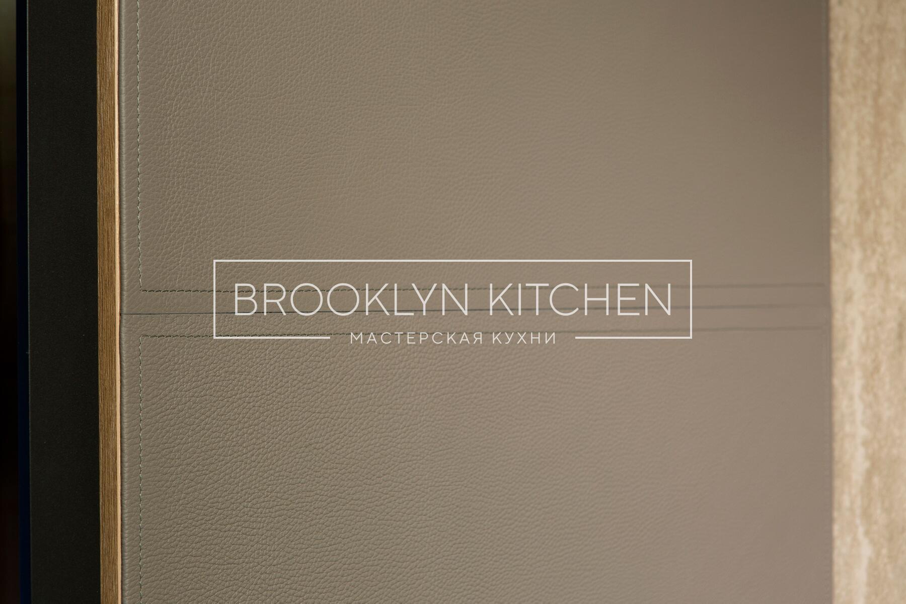 Многофункциональный остров с фасадами под эмалью и подсветкой