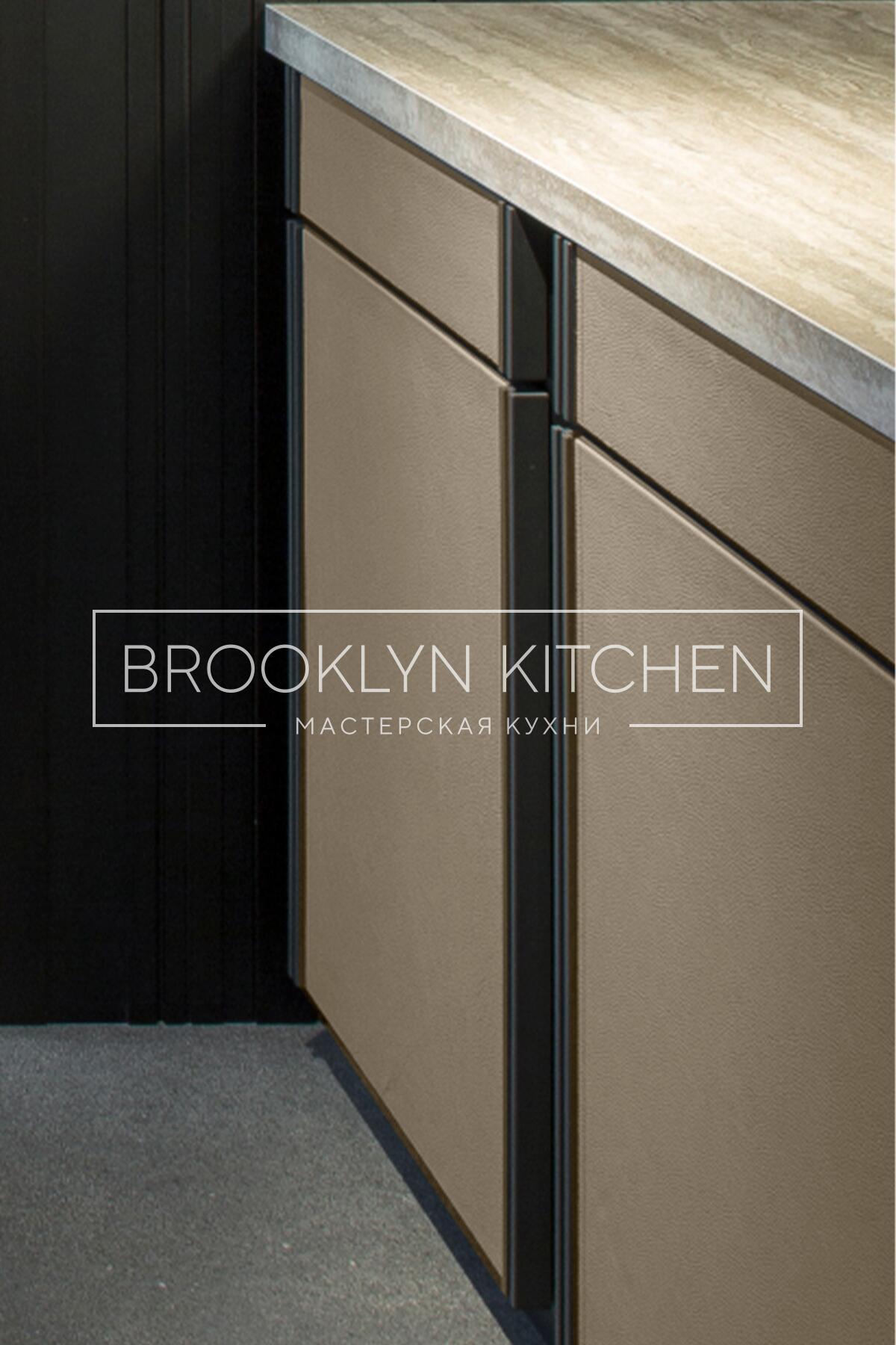 Многофункциональный остров с фасадами под эмалью и подсветкой