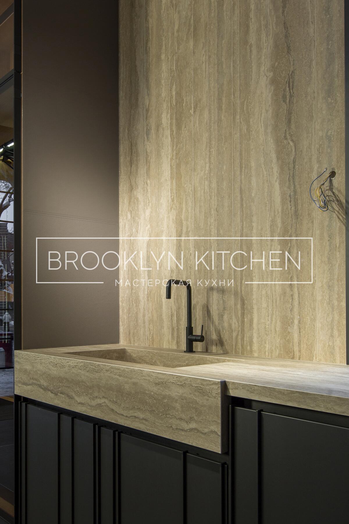 Многофункциональный остров с фасадами под эмалью и подсветкой