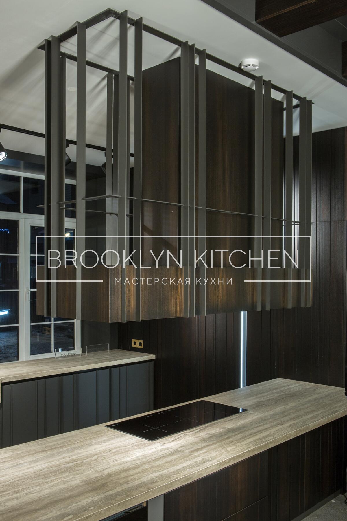 Многофункциональный остров с фасадами под эмалью и подсветкой