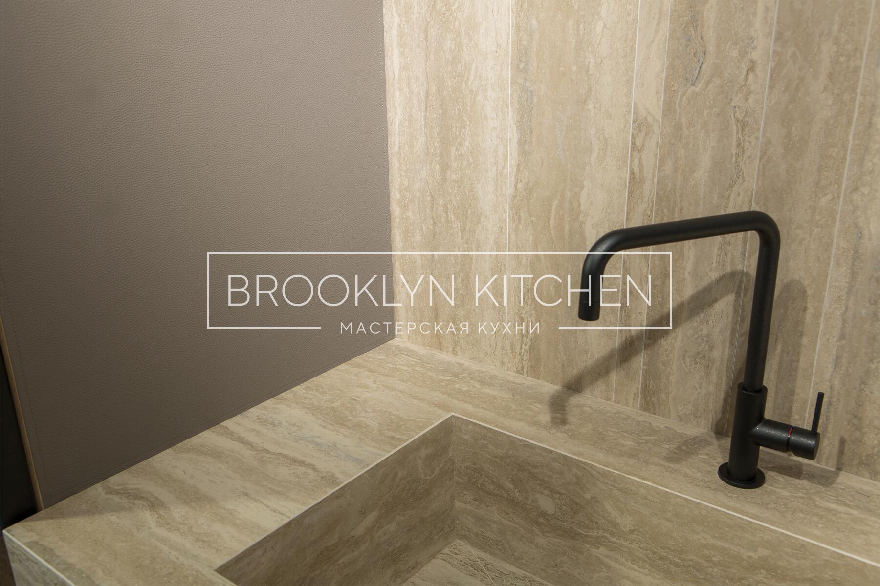 Многофункциональный остров с фасадами под эмалью и подсветкой