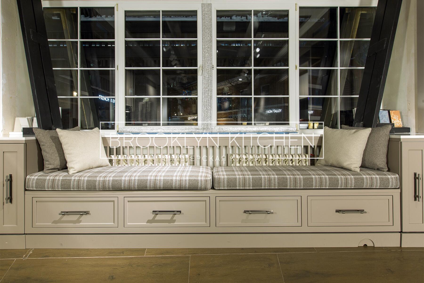 Многофункциональный остров с фасадами под эмалью и подсветкой