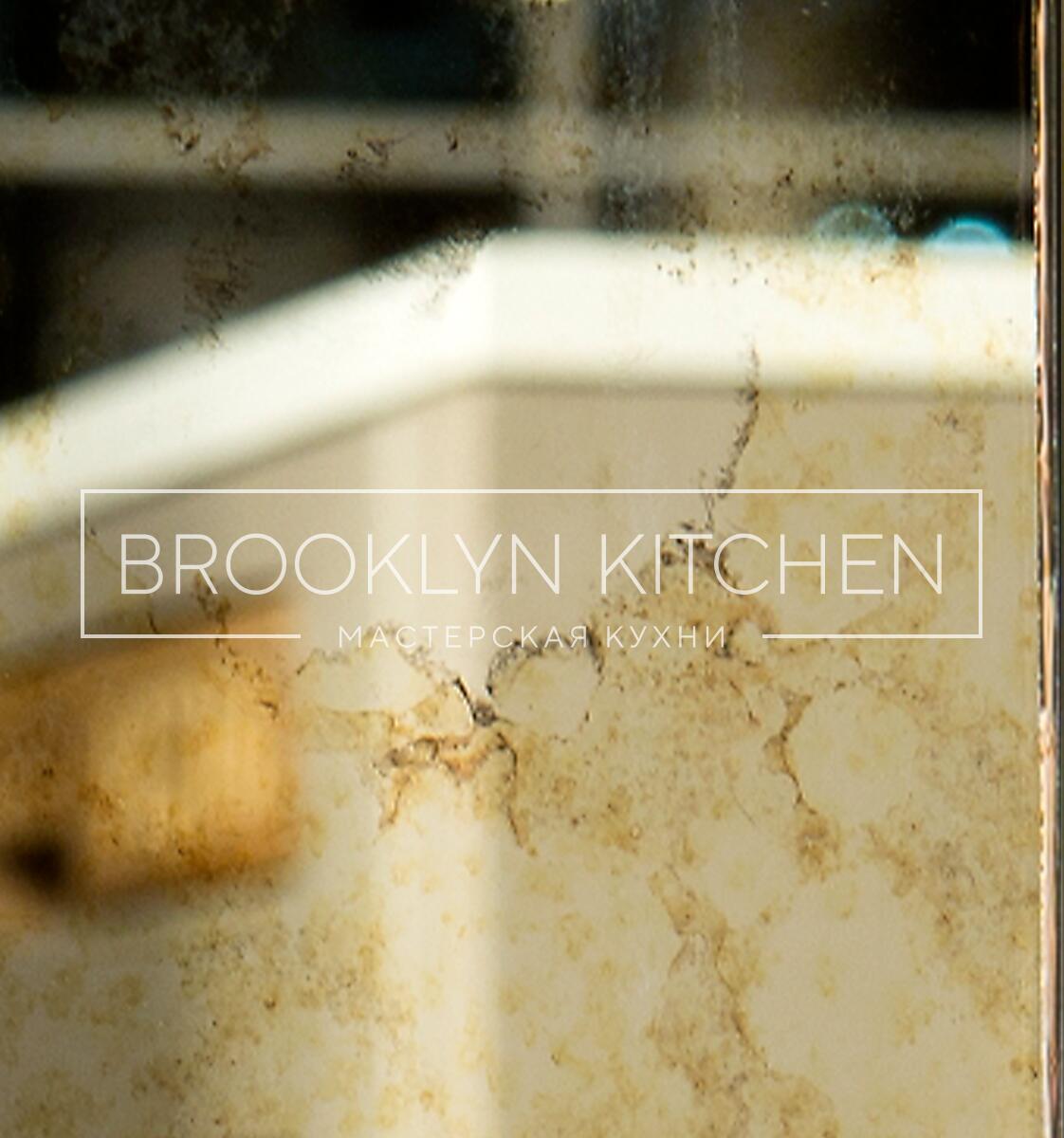 Многофункциональный остров с фасадами под эмалью и подсветкой