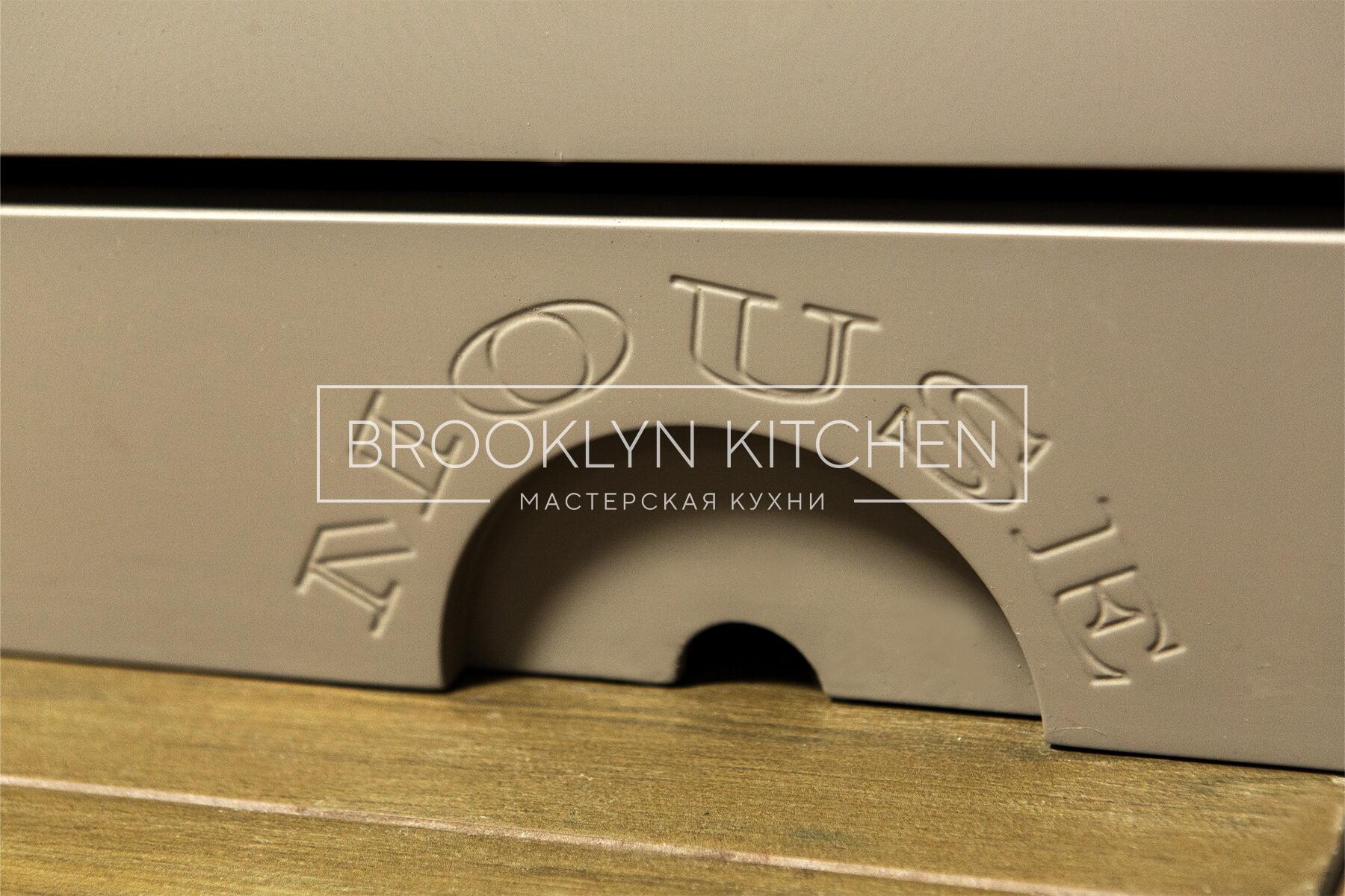 Многофункциональный остров с фасадами под эмалью и подсветкой