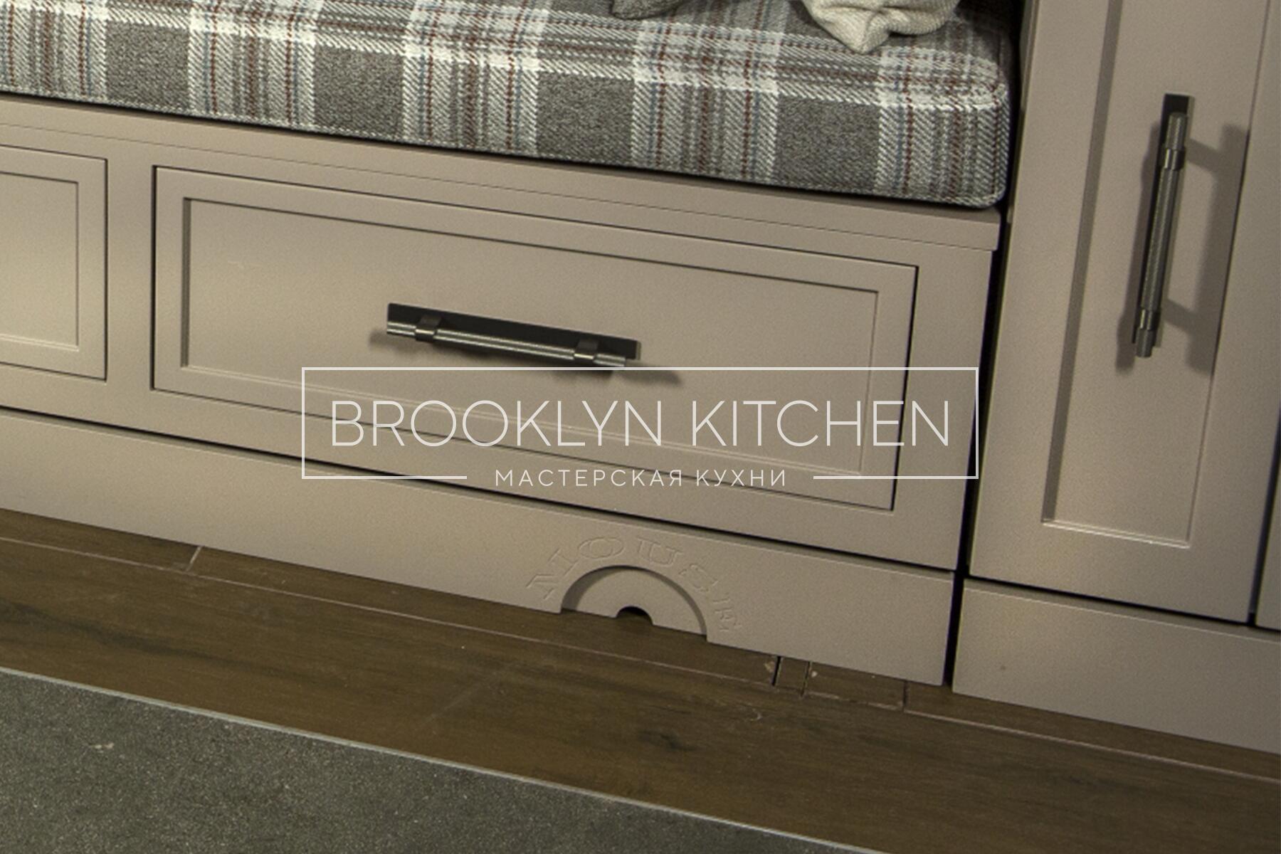 Многофункциональный остров с фасадами под эмалью и подсветкой