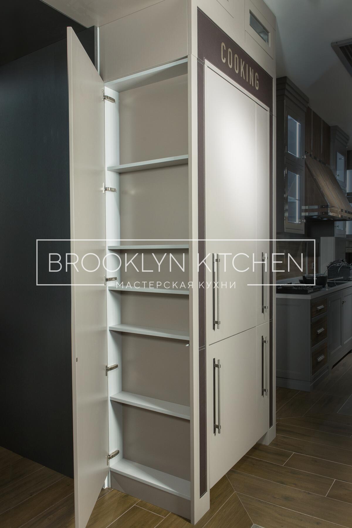 Многофункциональный остров с фасадами под эмалью и подсветкой