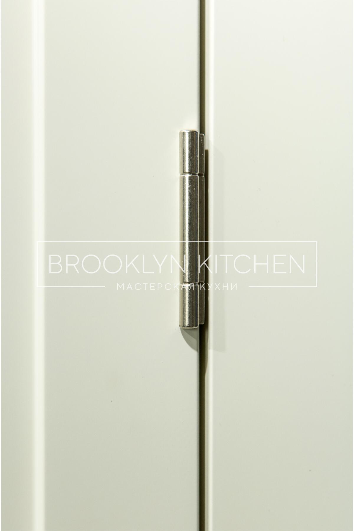 Многофункциональный остров с фасадами под эмалью и подсветкой